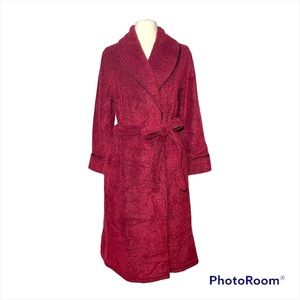 NWOT Valeria Intimates red fuzzy fleece robe with pockets Size S